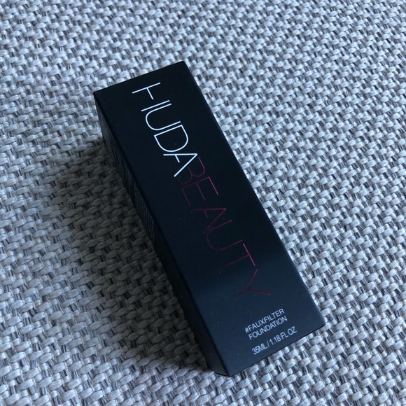 HUDA BEAUTY #FAUXFILTER foundation in custard - Picture 2 of 3